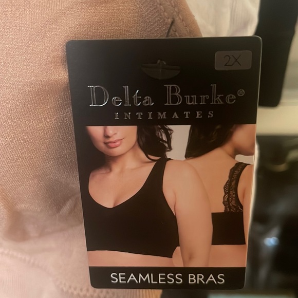 ❤️NEW!!!❤️ Delta Burke Intimate 3 pack Seamless Bra with removable pads. - Picture 8 of 10